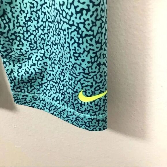 Nike Pro Line Women’s DriFit Capri Performance Leggings Teal/Green Patterns - Picture 3 of 8